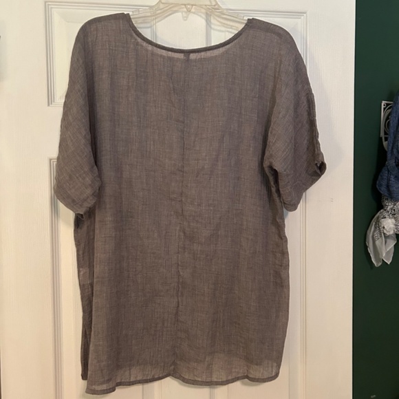 Gauzey grey shirt - Picture 3 of 3